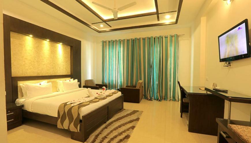 Cygnett Resort Grand Shiva Shivpuri  Exterior photo